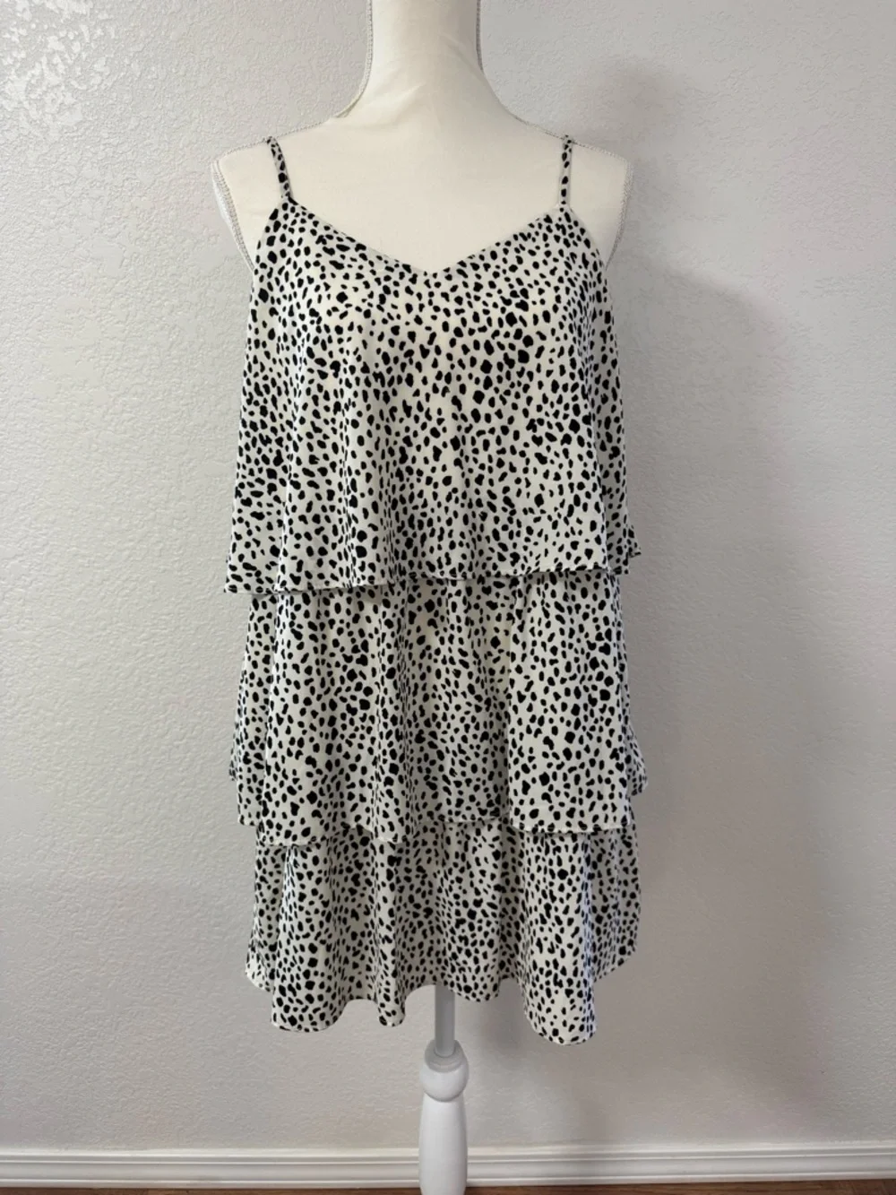 VINE & LOVE Black and White Spotted Dress